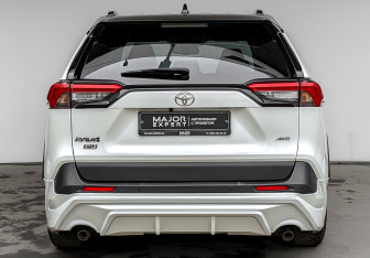 Подержанный автомобиль Toyota RAV4 2021 года (6 фото)