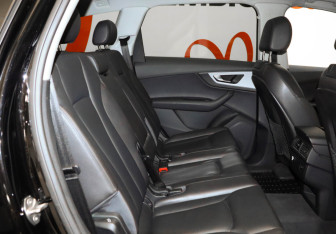 Подержанный автомобиль Audi Q7 2016 года (23 фото)