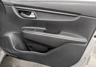 Подержанный автомобиль Kia Rio Hatchback 2020 года (23 фото)