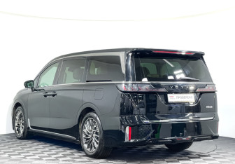 Подержанный автомобиль Voyah Dream 2023 года (7 фото)