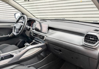 Подержанный автомобиль Geely Coolray 2022 года (11 фото)