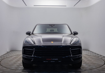 Подержанный автомобиль Porsche Cayenne 2021 года (2 фото)