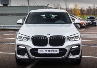 Подержанный автомобиль BMW X4 2020 года (3 фото)