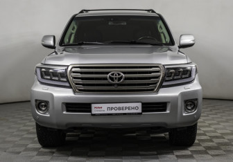 Подержанный автомобиль Toyota Land Cruiser Suv 2013 года (2 фото)