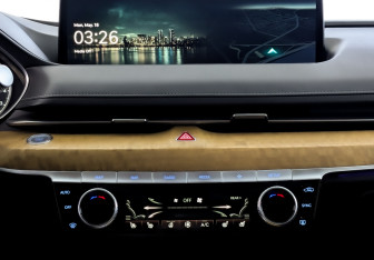 Подержанный автомобиль Genesis G80 2021 года (15 фото)