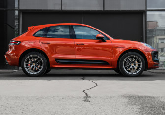 Подержанный автомобиль Porsche Macan 2022 года (10 фото)