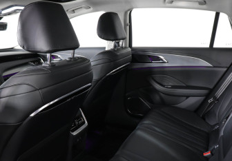 Подержанный автомобиль Hongqi H5 2024 года (12 фото)