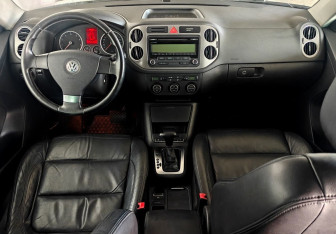 Подержанный автомобиль Volkswagen Tiguan 2009 года (11 фото)
