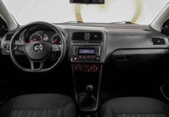 Подержанный автомобиль Volkswagen Polo Sedan 2015 года (8 фото)