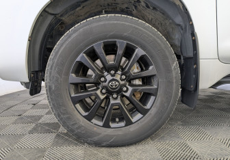 Подержанный автомобиль Toyota Land Cruiser Prado 2021 года (12 фото)