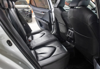 Подержанный автомобиль Toyota Camry Sedan 2019 года (12 фото)