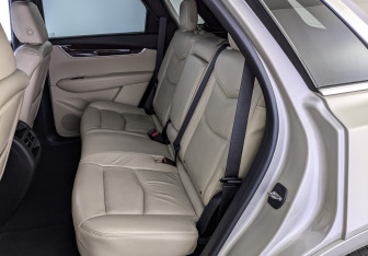 Подержанный автомобиль Cadillac XT5 2016 года (18 фото)