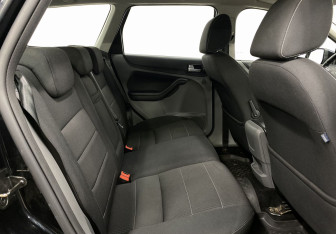 Подержанный автомобиль Ford Focus Wagon 2010 года (18 фото)