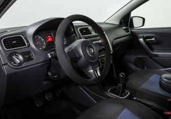 Подержанный автомобиль Volkswagen Polo Sedan 2013 года (10 фото)