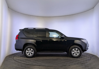 Подержанный автомобиль Toyota Land Cruiser Prado 2021 года (4 фото)
