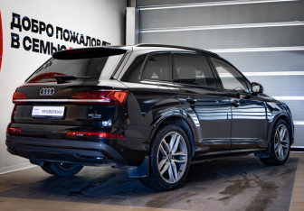 Подержанный автомобиль Audi Q7 2021 года (4 фото)