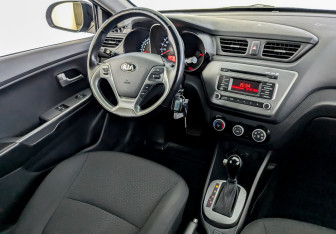 Подержанный автомобиль Kia Rio Sedan 2017 года (26 фото)