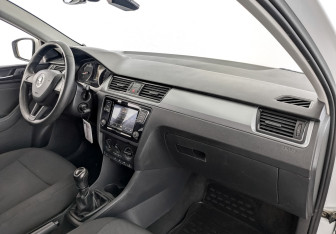 Подержанный автомобиль Skoda Rapid Liftback 2019 года (11 фото)