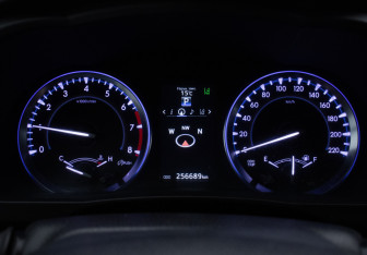 Подержанный автомобиль Toyota Highlander 2013 года (12 фото)