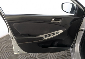 Подержанный автомобиль Hyundai Solaris Sedan 2016 года (19 фото)