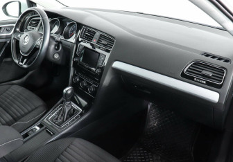 Подержанный автомобиль Volkswagen Golf Hatchback 2014 года (5 фото)