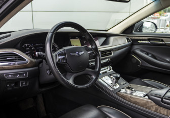 Подержанный автомобиль Genesis G90 2019 года (9 фото)