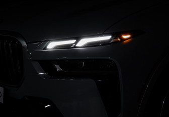Подержанный автомобиль BMW X7 2022 года (30 фото)