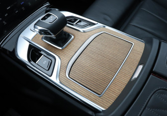 Подержанный автомобиль Hongqi E-HS9 2021 года (19 фото)