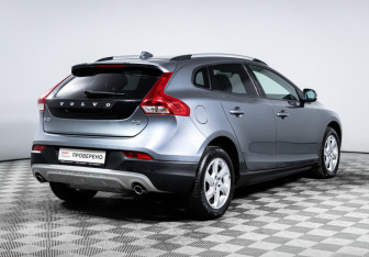 Подержанный автомобиль Volvo V40 Cross Country 2018 года (5 фото)