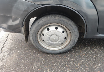 Подержанный автомобиль Renault Logan Sedan 2006 года (12 фото)