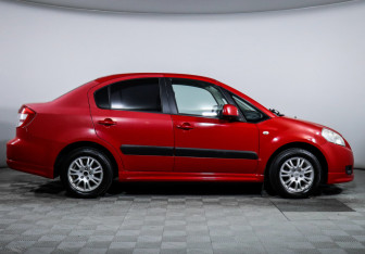 Подержанный автомобиль Suzuki SX4 Sedan 2010 года (4 фото)