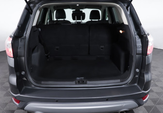 Подержанный автомобиль Ford Kuga 2017 года (10 фото)