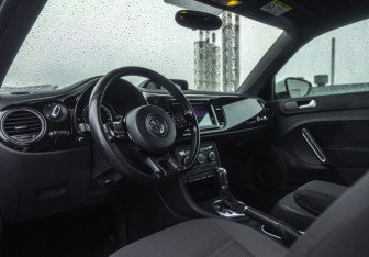 Подержанный автомобиль Volkswagen Beetle Hatchback 2013 года (20 фото)
