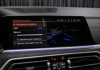 Подержанный автомобиль BMW X7 2021 года (21 фото)