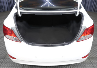 Подержанный автомобиль Hyundai Solaris Sedan 2011 года (10 фото)