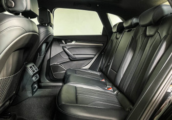 Подержанный автомобиль Audi Q5 2025 года (10 фото)