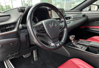 Подержанный автомобиль Lexus ES 2020 года (13 фото)