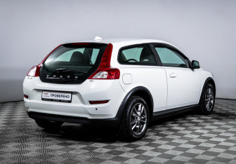 Подержанный автомобиль Volvo C30 2012 года (5 фото)