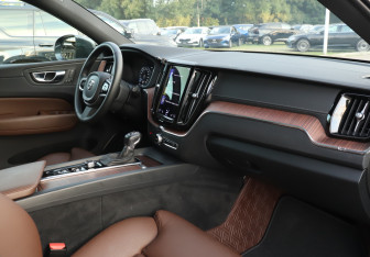 Подержанный автомобиль Volvo XC60 2020 года (9 фото)