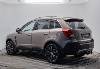 Подержанный автомобиль Opel Antara 2014 года (3 фото)