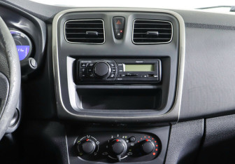 Подержанный автомобиль Renault Logan Sedan 2014 года (10 фото)