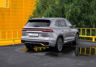 Подержанный автомобиль Geely Monjaro 2025 года (5 фото)