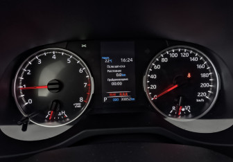 Подержанный автомобиль Toyota RAV4 2020 года (16 фото)