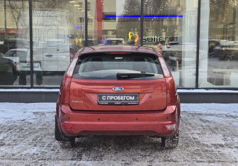 Подержанный автомобиль Ford Focus Hatchback 2009 года (7 фото)