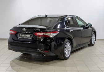 Подержанный автомобиль Toyota Camry Sedan 2020 года (14 фото)
