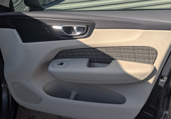 Подержанный автомобиль Volvo XC60 2021 года (24 фото)