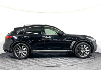 Подержанный автомобиль Infiniti FX 2011 года (3 фото)