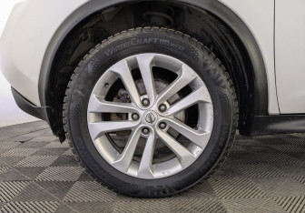Подержанный автомобиль Nissan Juke 2014 года (12 фото)