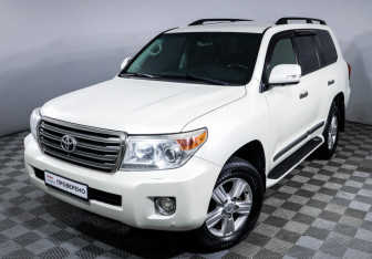 Подержанный автомобиль Toyota Land Cruiser Suv 2014 года (16 фото)