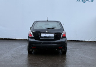 Подержанный автомобиль Kia Rio Hatchback 2010 года (6 фото)